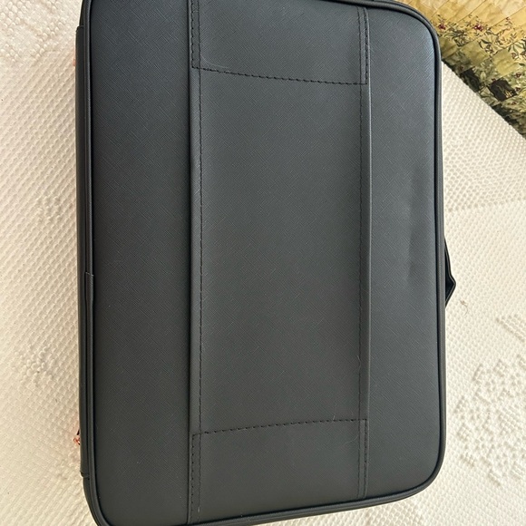 Makeup Travel Case - Picture 4 of 7